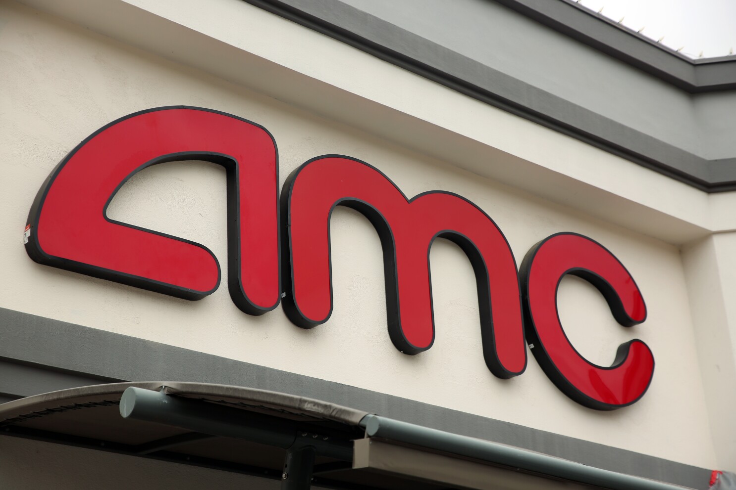 Reddit Day Traders Tried To Save Amc Theatres Now What Los Angeles Times
