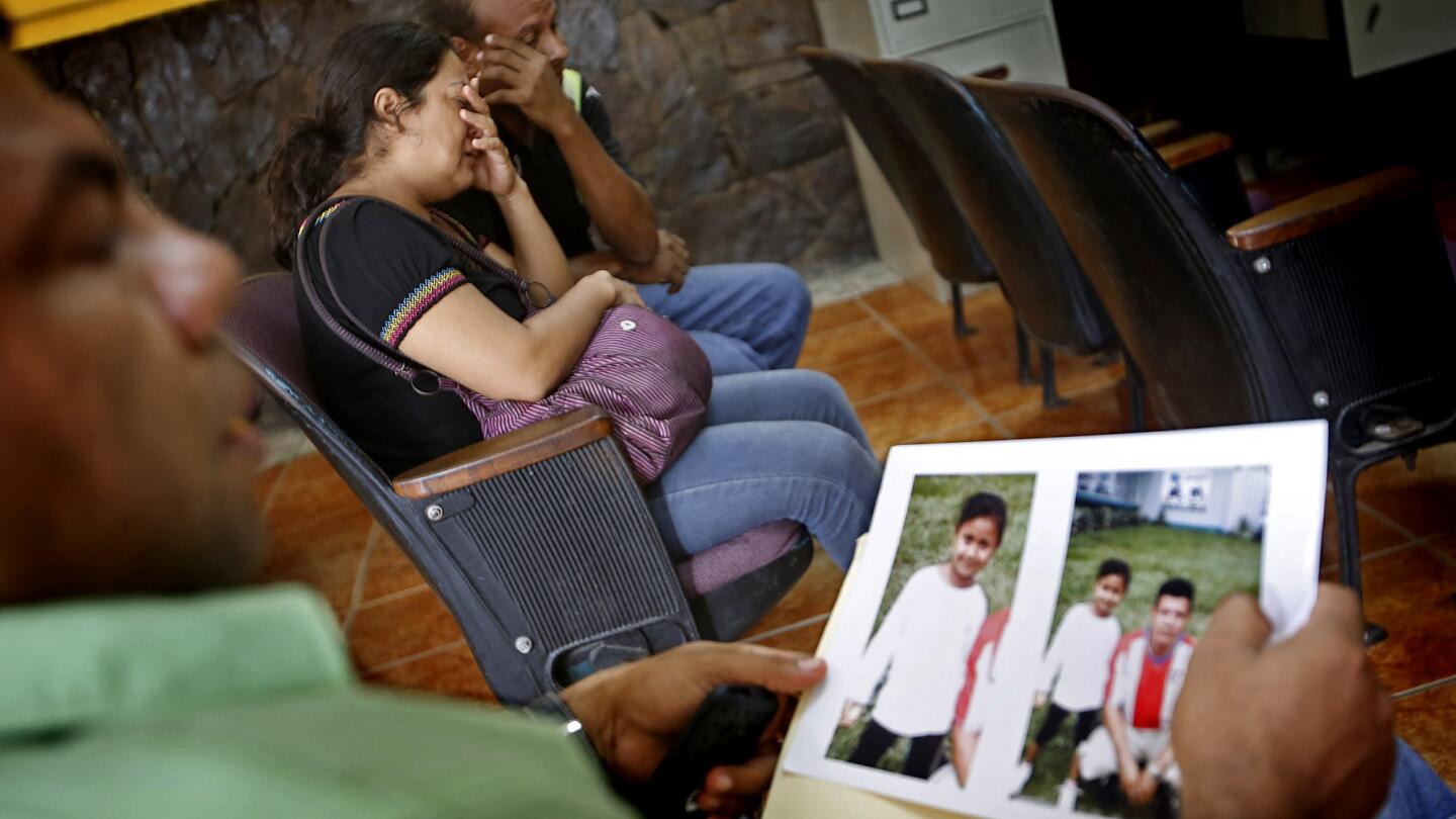 In Honduras, U.S. deportees seek to journey north again