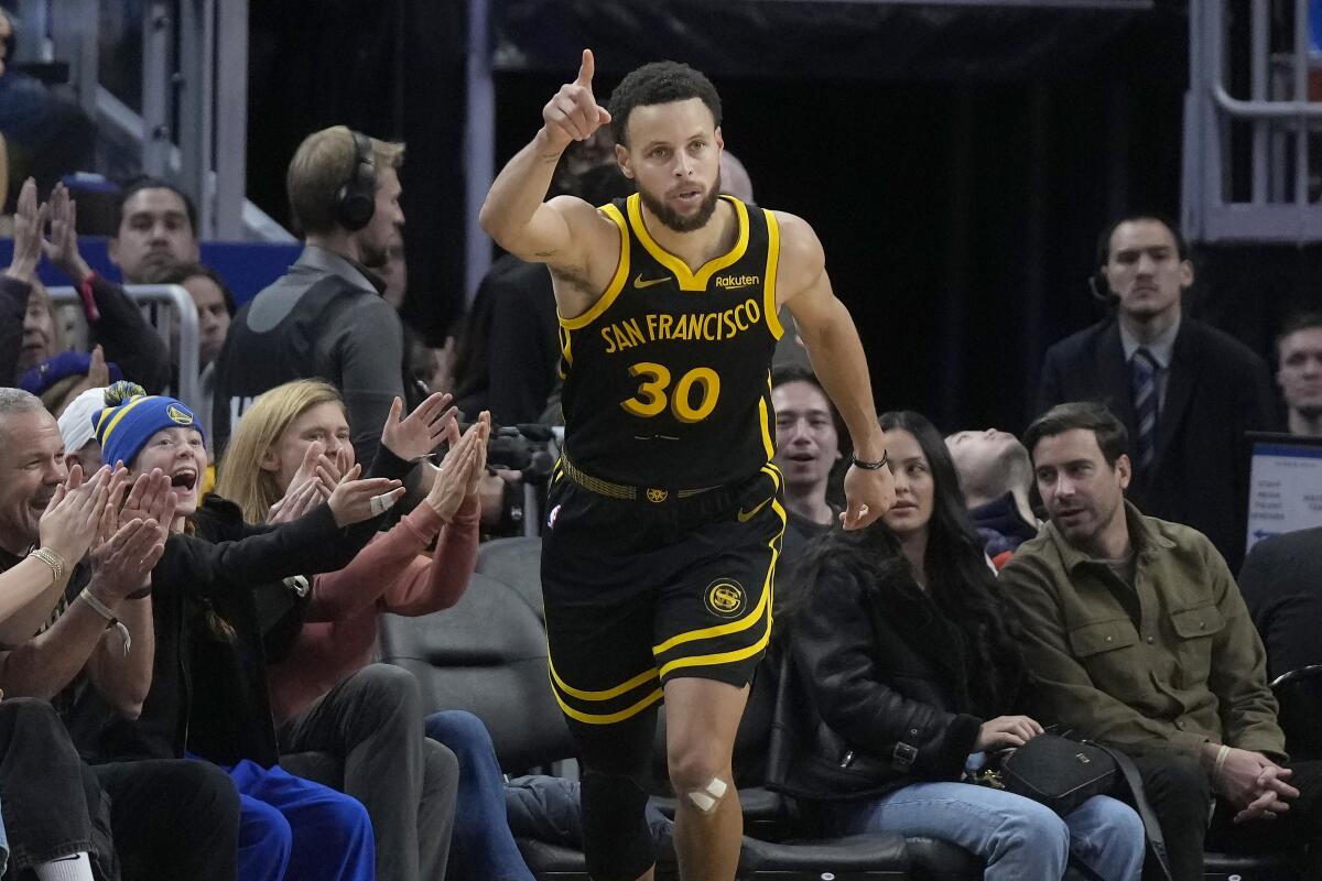 Curry consigue 26 puntos en triunfo de Warriors sobre Pistons, 113109
