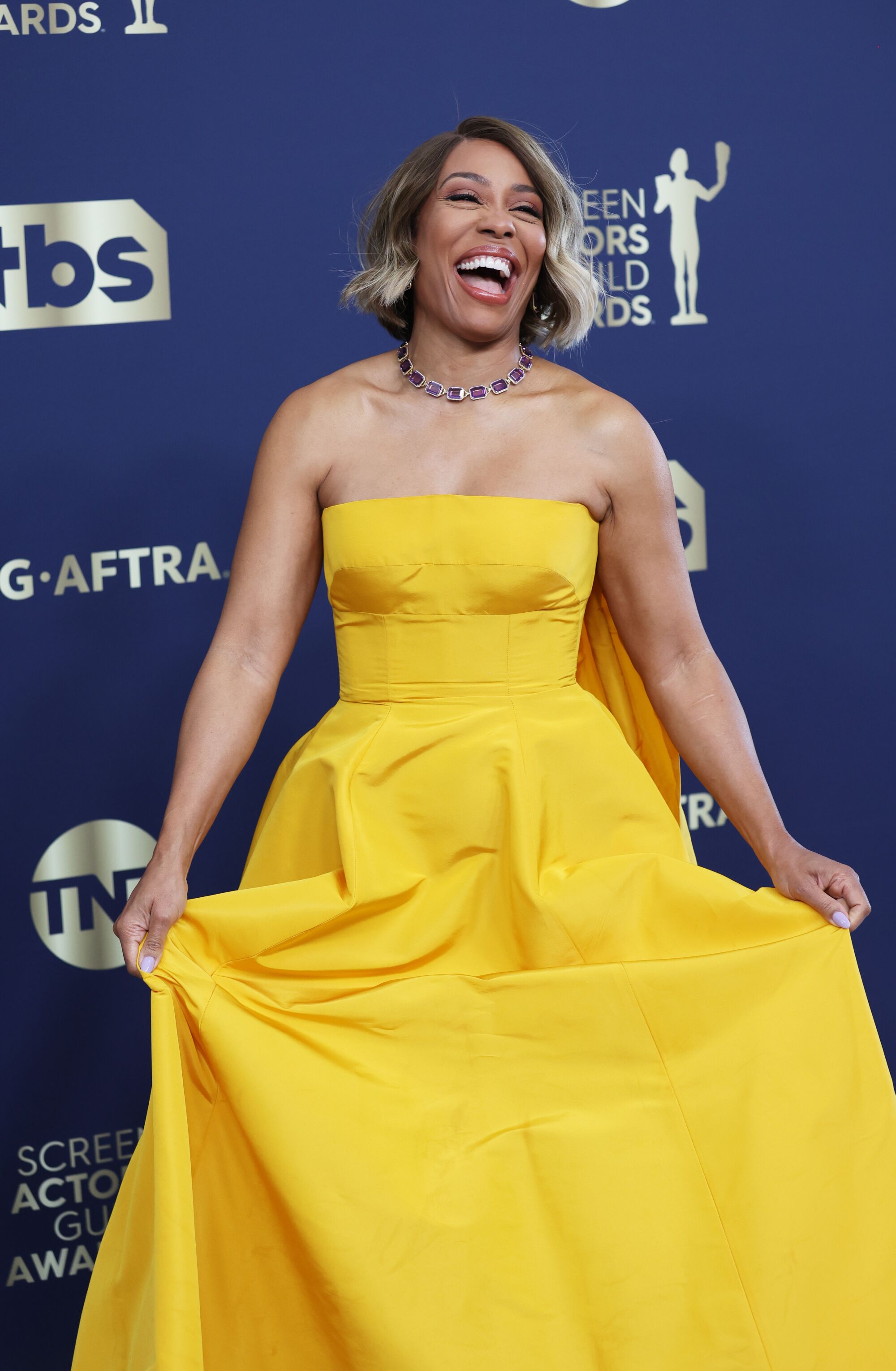 Karen Pittman arriving at the 28th Screen Actors Guild Awards at the Barker Hangar.