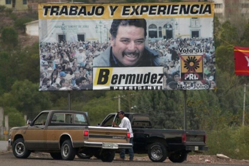 Esta es la campaña que impulsó Andrés Bermúdez, conocido como ‘El Rey del Tomate’, para convertirse en el alcalde de Jerez, Zacatecas, en el 2001. Algo que logró en el 2004 y luego, en el 2006, se convirtió en el primer diputado federal migrante.