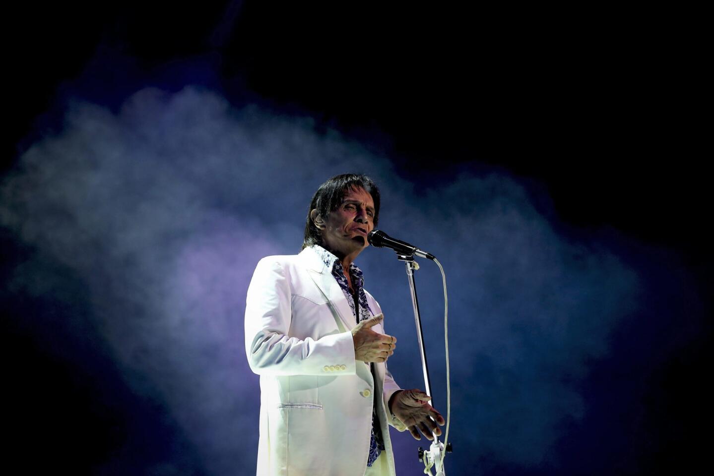 JSG815. LISBOA (PORTUGAL), 14/05/2015.- El cantante brasileño Roberto Carlos en concierto en Portugal.