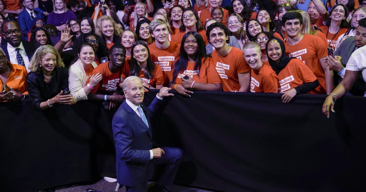 Abcarian: Really young voters? You want to teach Democrats a lesson by letting Trump back into the White House? Abcarian: Really young voters? You want to teach Democrats a lesson by letting Trump back into the White House?