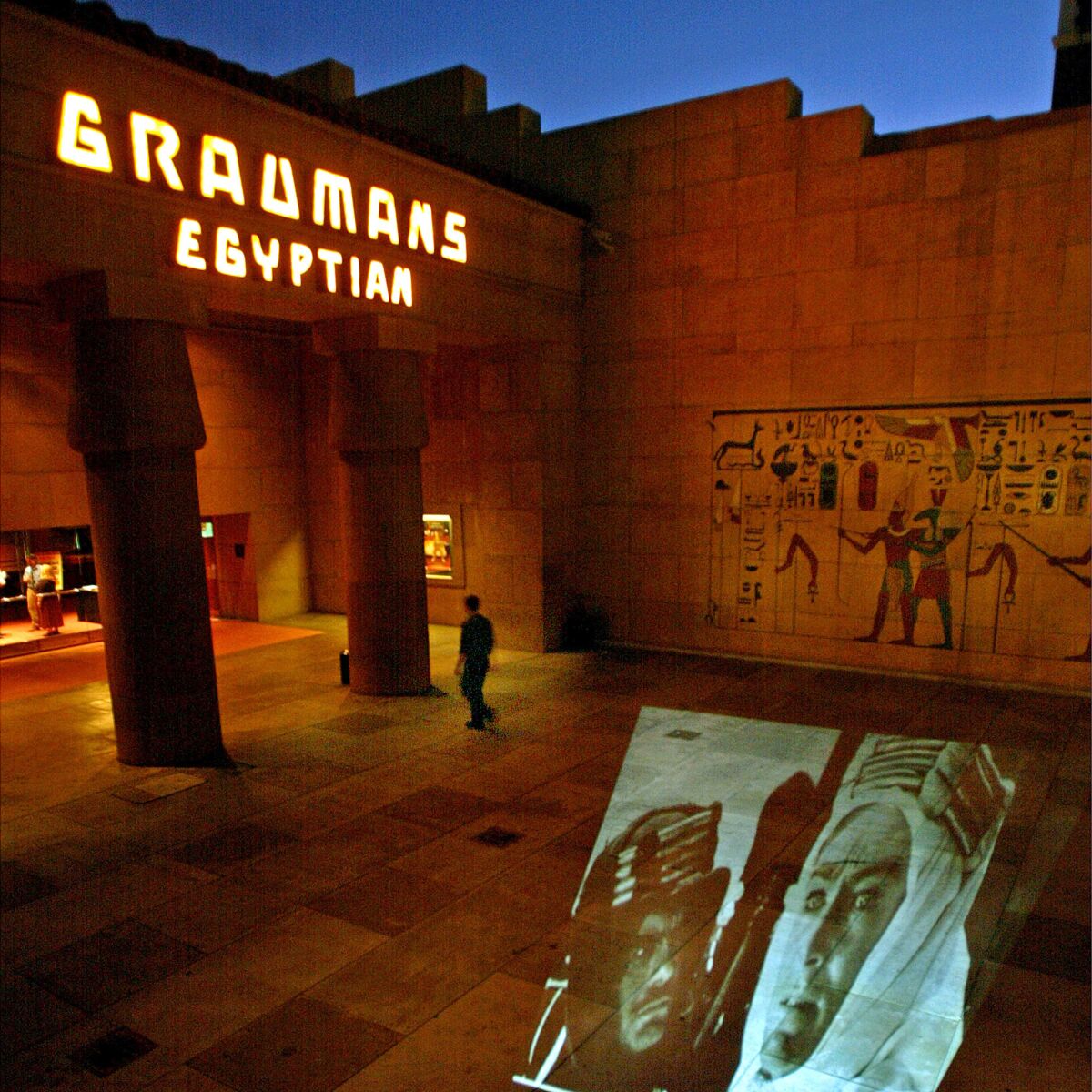 Sid Grauman opened the Egyptian Theatre in 1922 at a time when an Egyptian craze was sweeping the nation following the discovery of King Tutankhamen's tomb.
