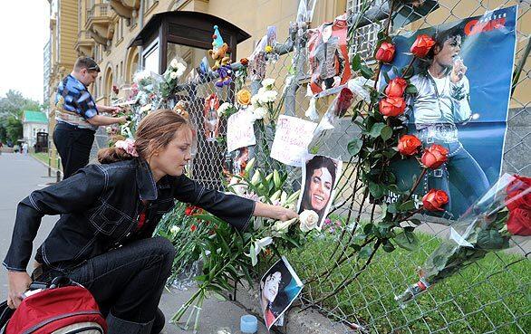 Russians lay flowers in memory of pop music star Michael Jackson at the U.S. embassy in Moscow.