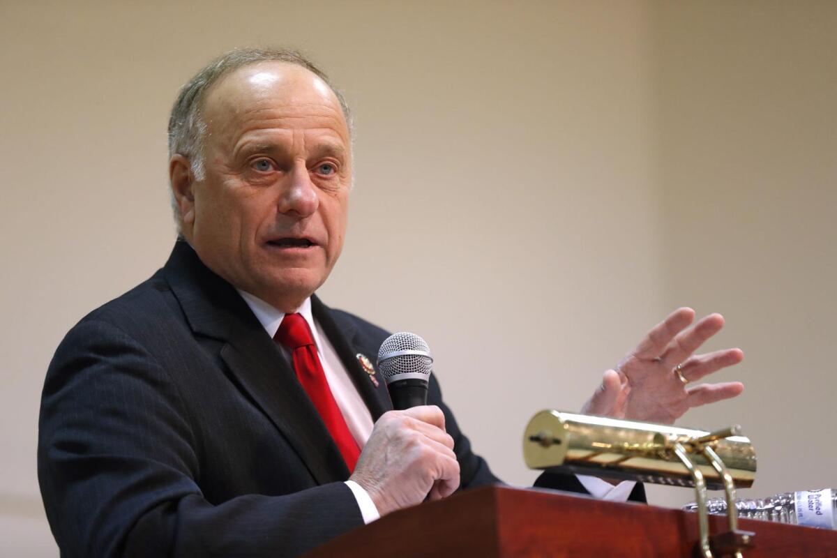 El representante Steve King, en una reunión en Primghar, Iowa.