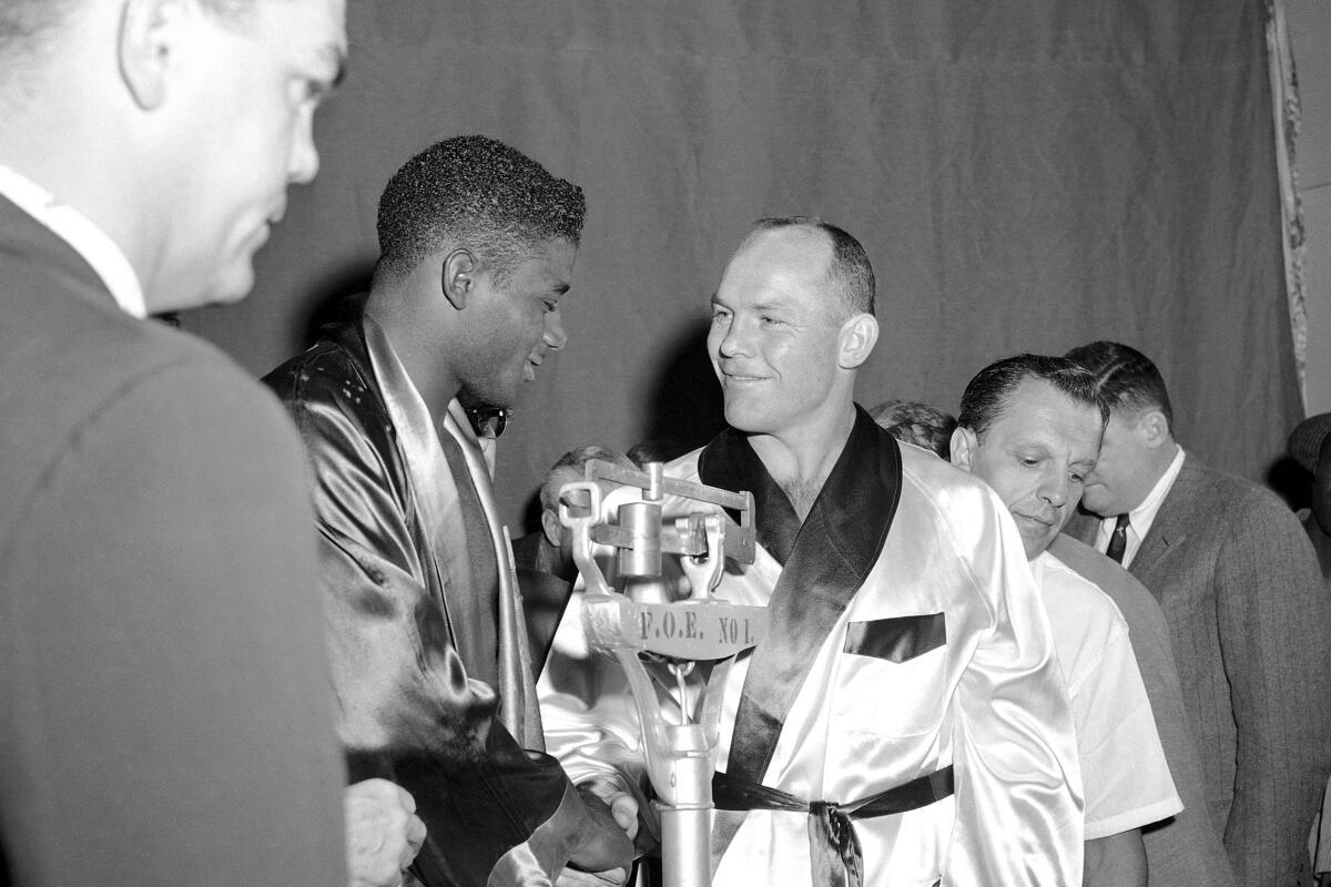 En esta foto del 22 de agosto de 1957, el campeón Floyd Patterson 