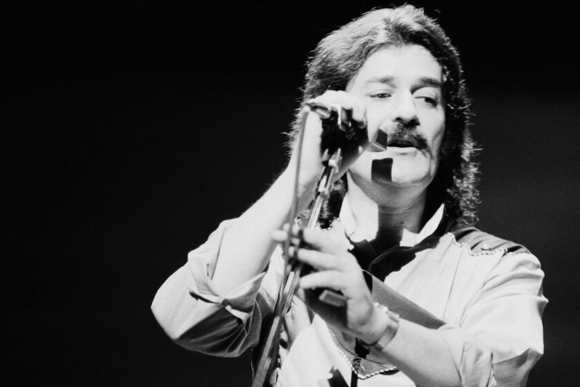 Singer and flautist Ray Thomas performing with English rock group The Moody Blues, 1981. (Photo by Michael Putland/Getty Images) ** OUTS - ELSENT, FPG, CM - OUTS * NM, PH, VA if sourced by CT, LA or MoD **