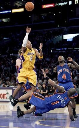 Maurice Evans gets called for a charge on New York's Steve Francis.