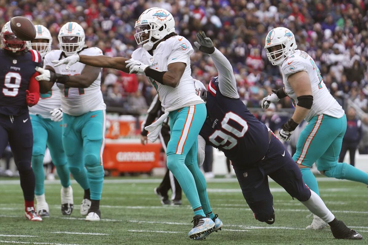 Miami QB status up in air after Bridgewater injured vs. Pats - The San  Diego Union-Tribune