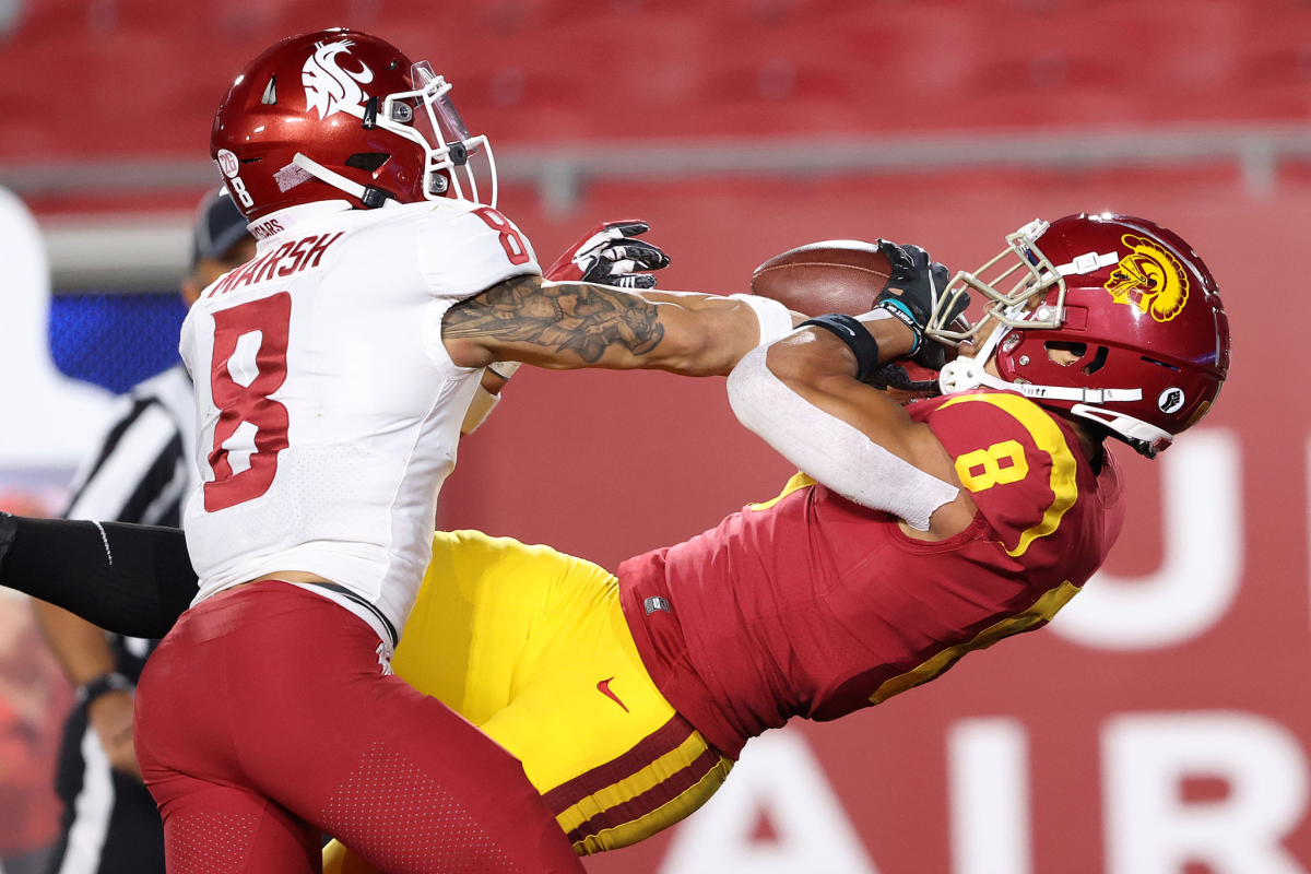 USC wide receiver Amon-ra St. Brown catches a touchdown pass in front of Washington State cornerback Armani Marsh.