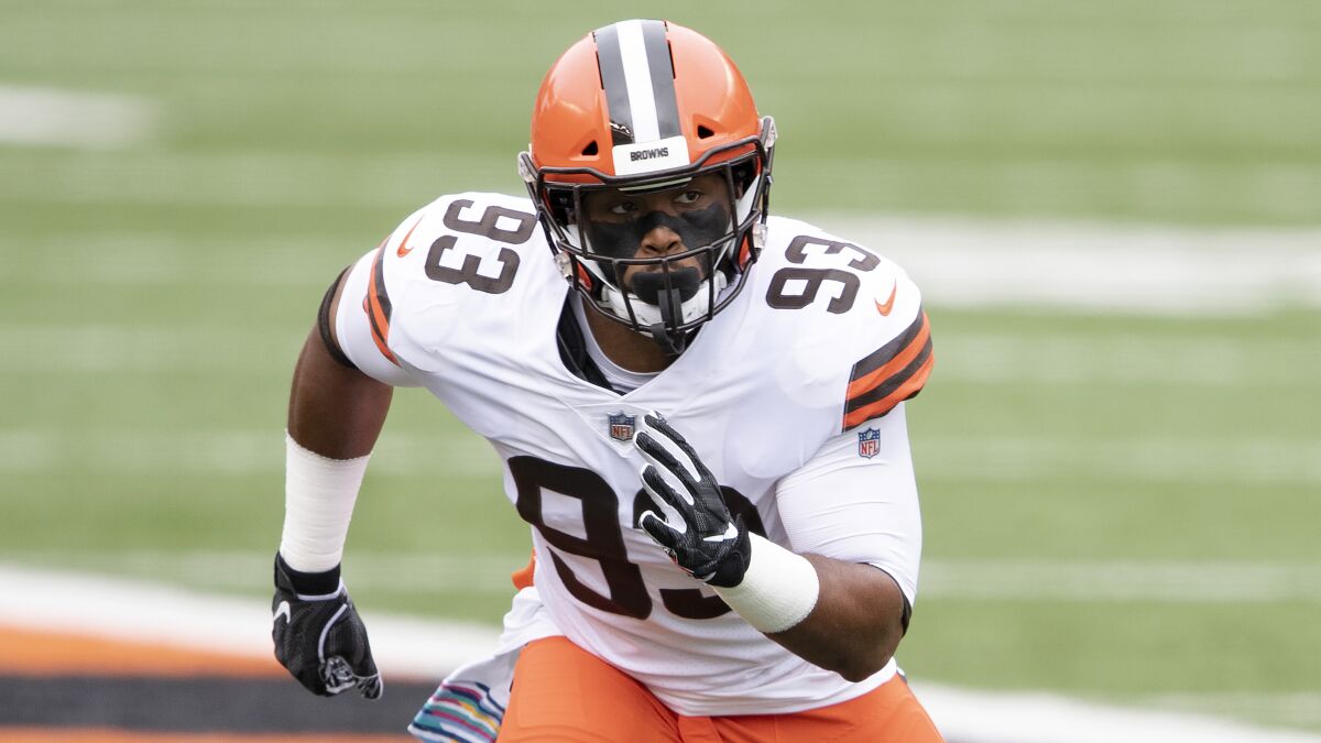 Cleveland Browns middle linebacker B.J. Goodson during a game against the Cincinnati Bengals.