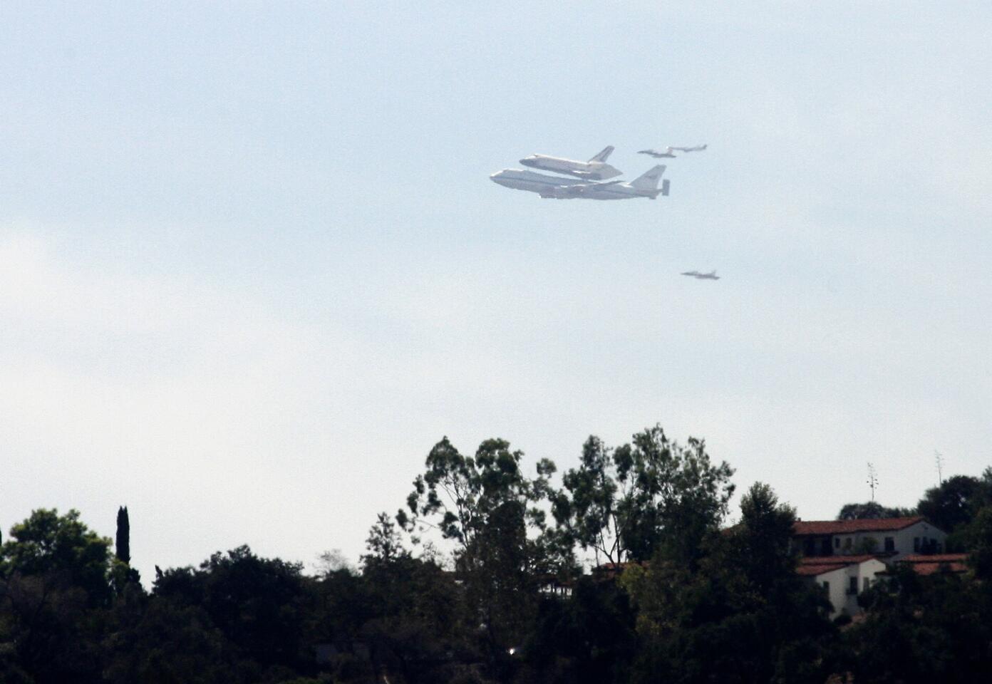 Photo Gallery: Space Shuttle Endeavor flyover at JPL