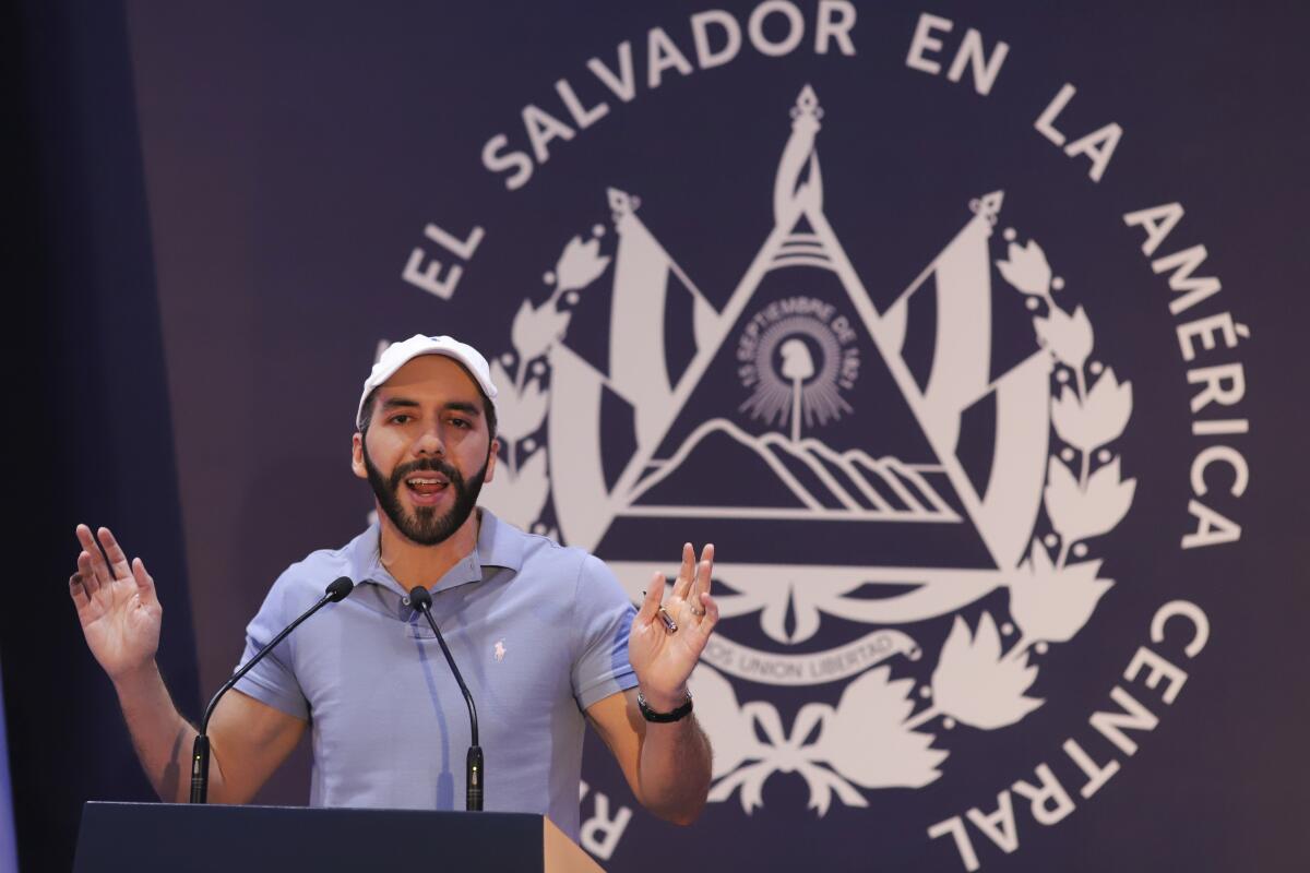 El presidente de El Salvador, Nayib Bukele ofrece una conferencia de prensa 