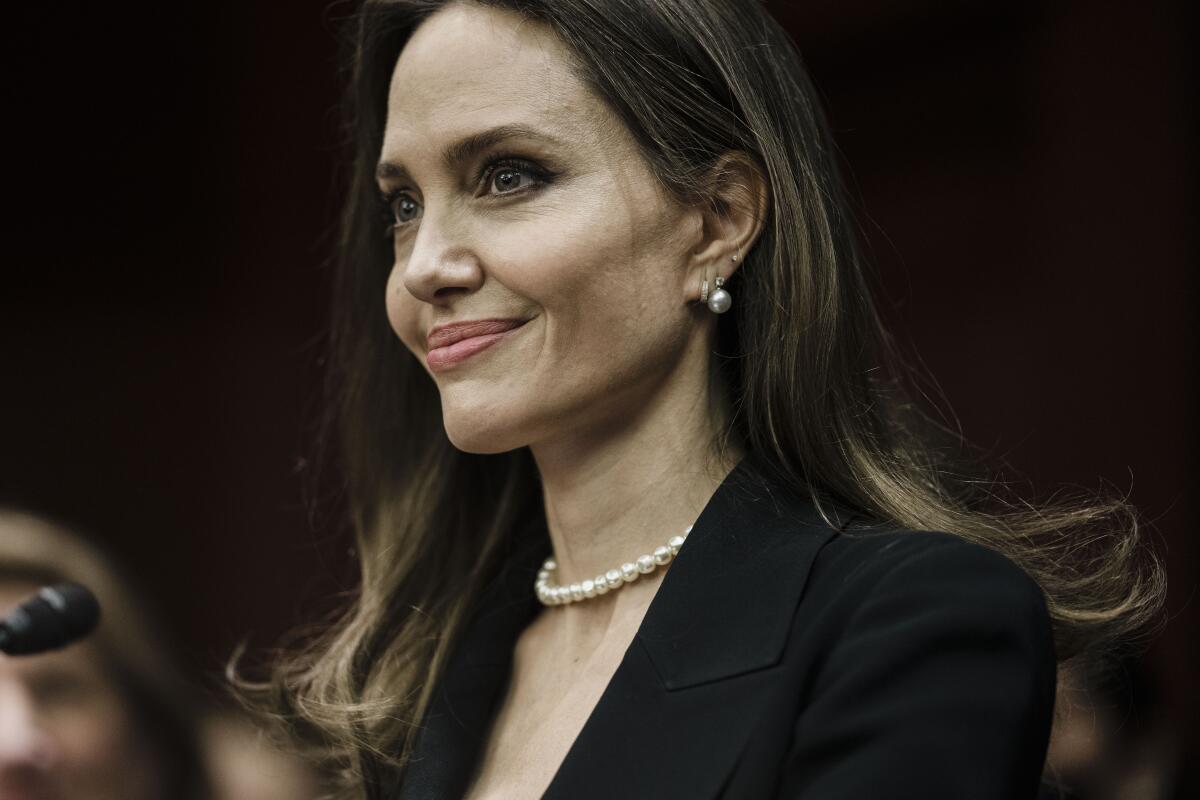 Angelina Jolie habla durante una conferencia de prensa sobre 