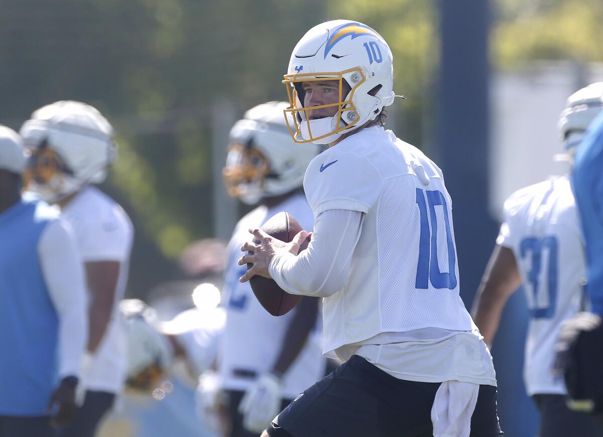 Contract signed, Justin Herbert opens Chargers camp on the money - Los  Angeles Times