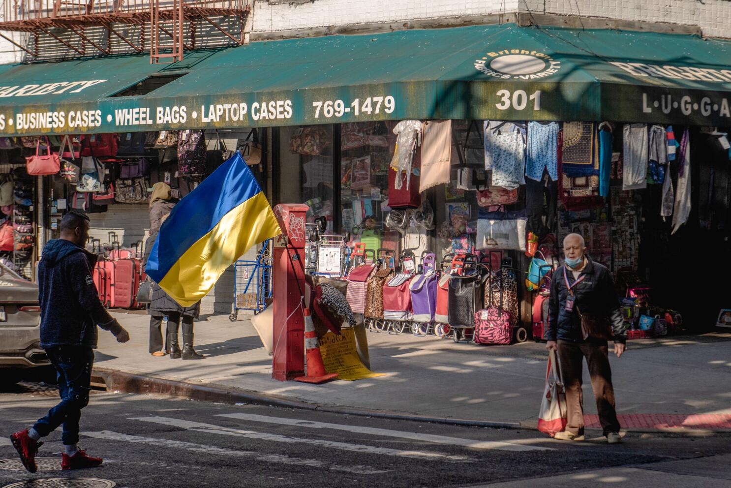 Women go underground on Canal St. for hot handbags