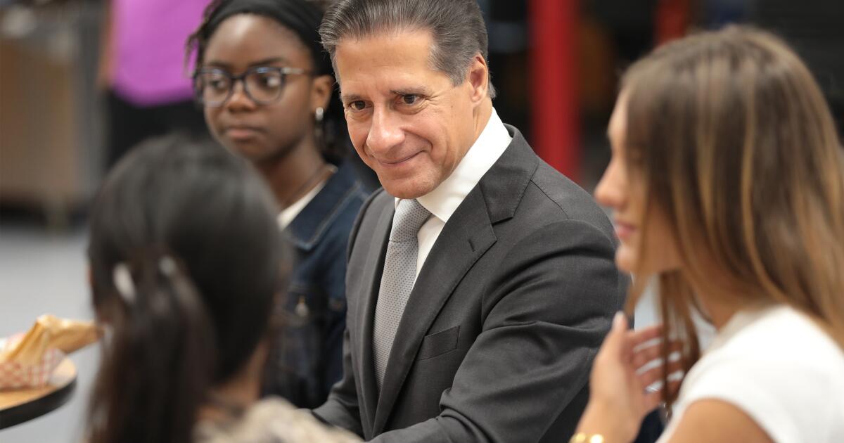L.A. Unified Supt. Alberto Carvalho is hired for another four years