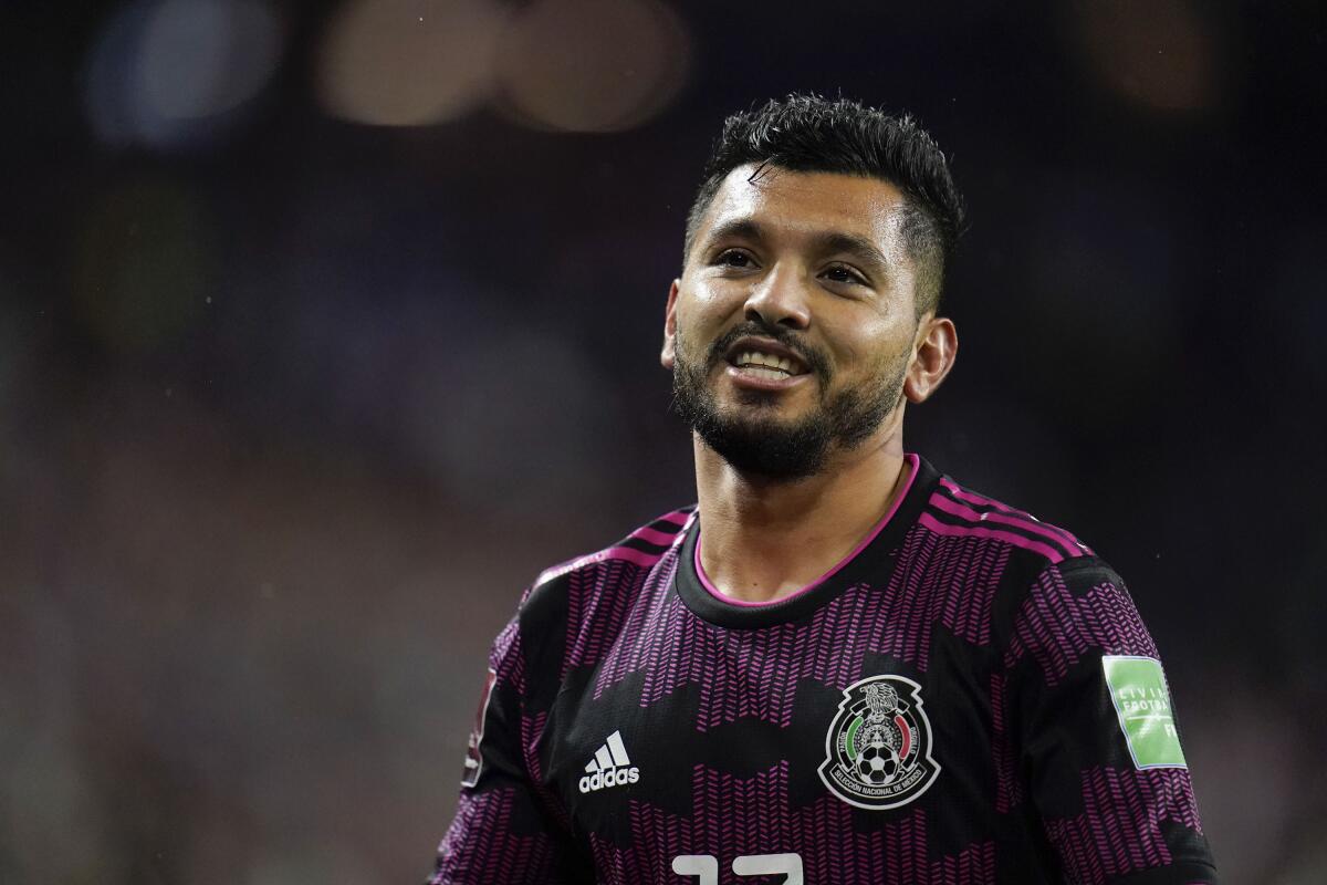 ARCHIVO - El delantero mexicano Jesús Corona durante el partido contra Estados Unidos 