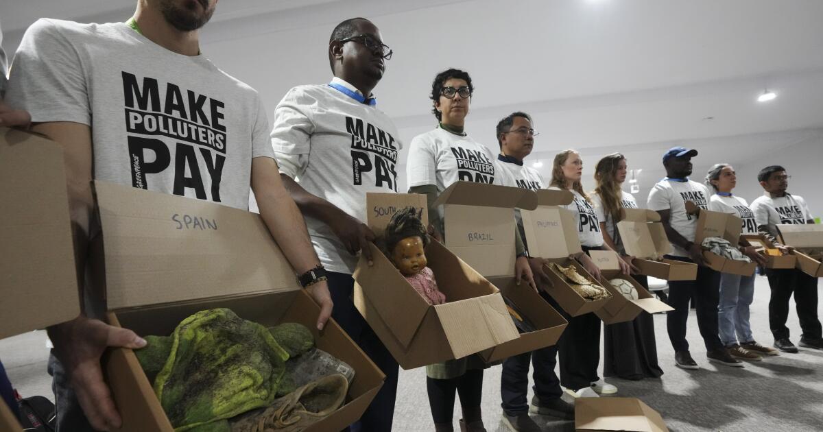 Don’t Let Political Turmoil Distract from the Climate Crisis Don’t Let Political Turmoil Distract from the Climate Crisis