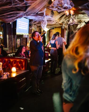 LOS FELIZ, CA - OCTOBER 3RD: Patrons of Ye Rustic Inn perfom at karaoke night on Tuesday, October 3, 2023 in Los Feliz, CA. (Joel Barhamand / For The Times)