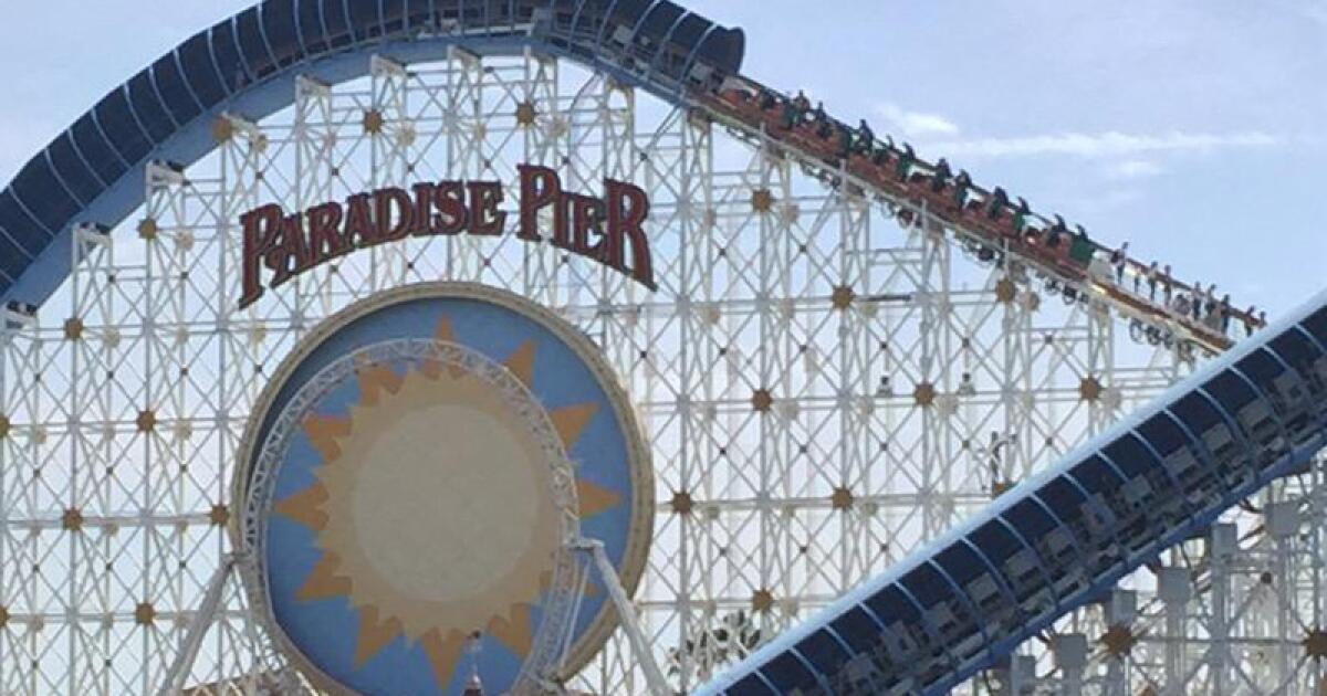 Former MLB pitcher Jamie Moyer stuck on Disneyland ride