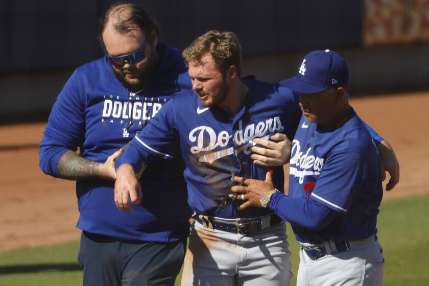 Gavin Lux injury: Dodgers shortstop suffers season-ending torn ACL after  stumbling on basepath 