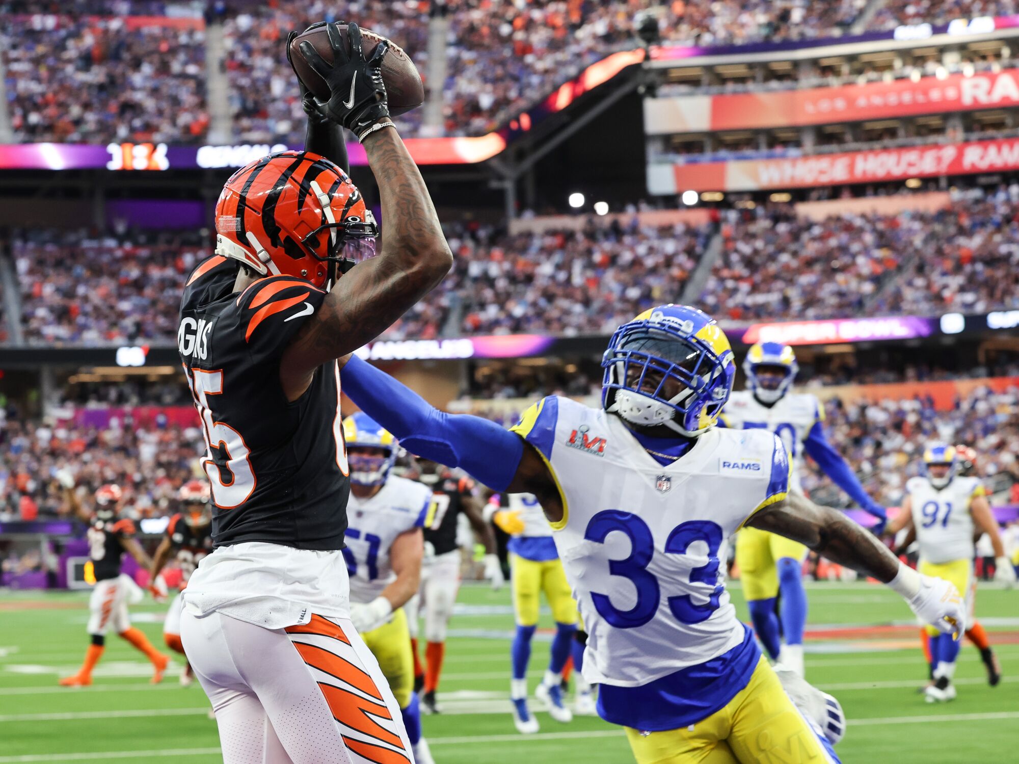 Bengals wide receiver Tee Higgins catches a touchdown pass in the second quarter.