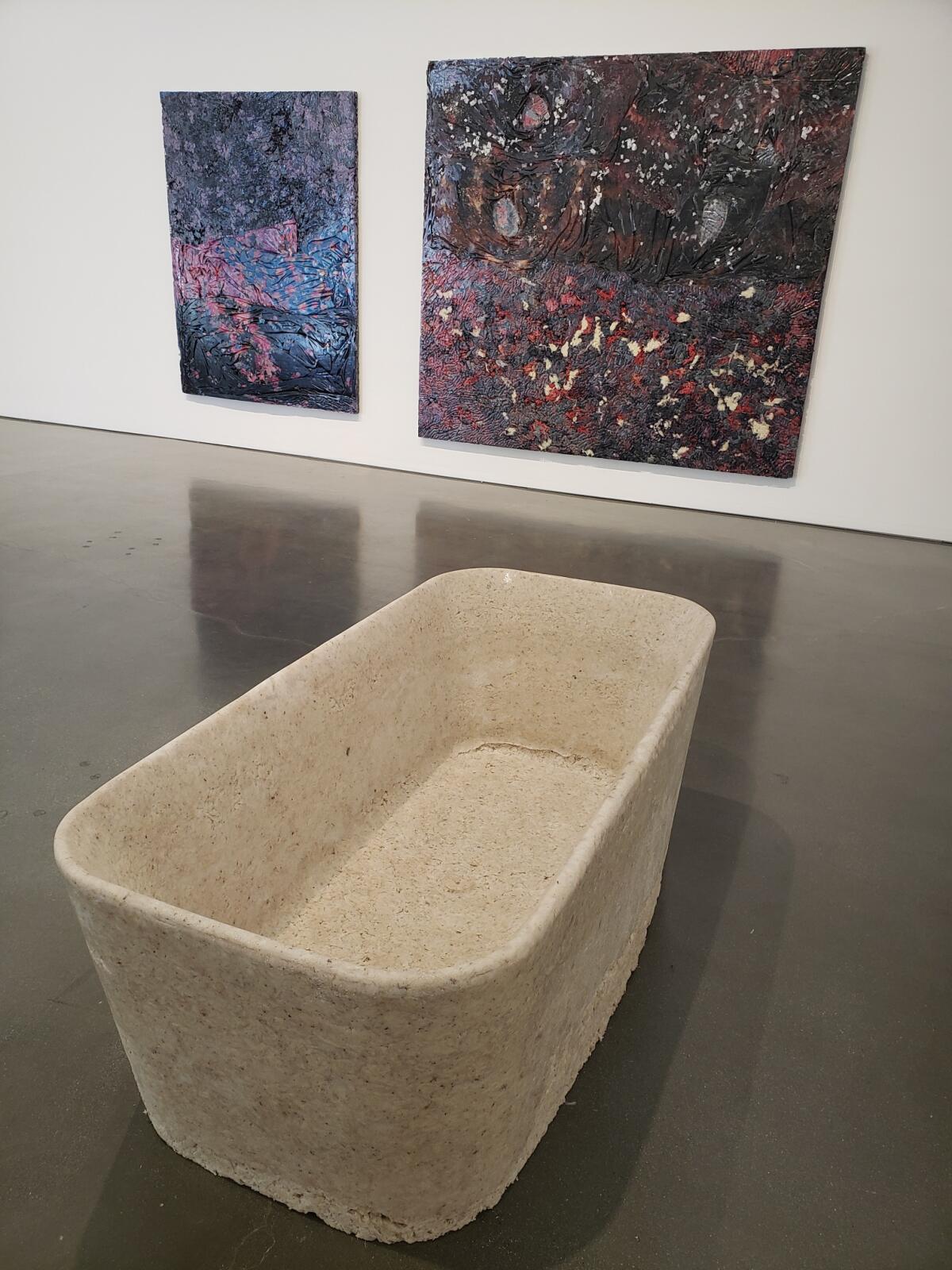 A bathtub made of cotton and resin.