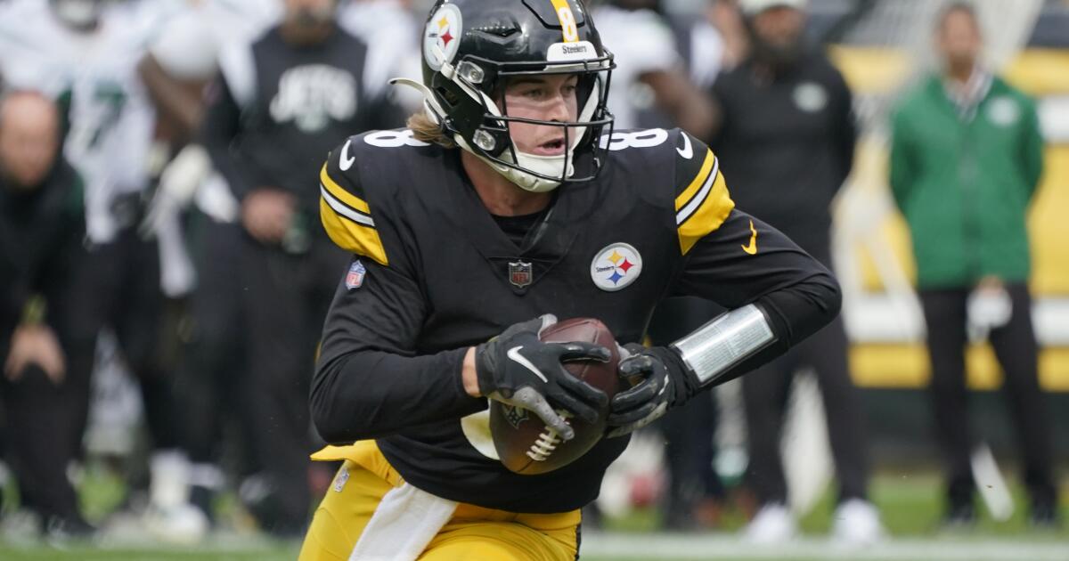 Steelers' Pickett began his rookie season avoiding spotlight