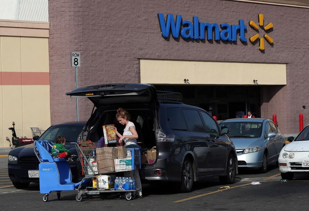 Wild Oats items will start out in about 2,000 Wal-Mart stores, and should ultimately be in the more than 4,000 Wal-Mart stores across the country that sell groceries.