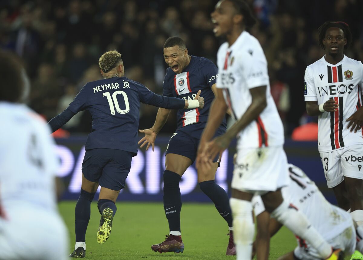 Kylian Mbappé festeja tras anotar el tanto de la victoria del París Saint-Germaine 