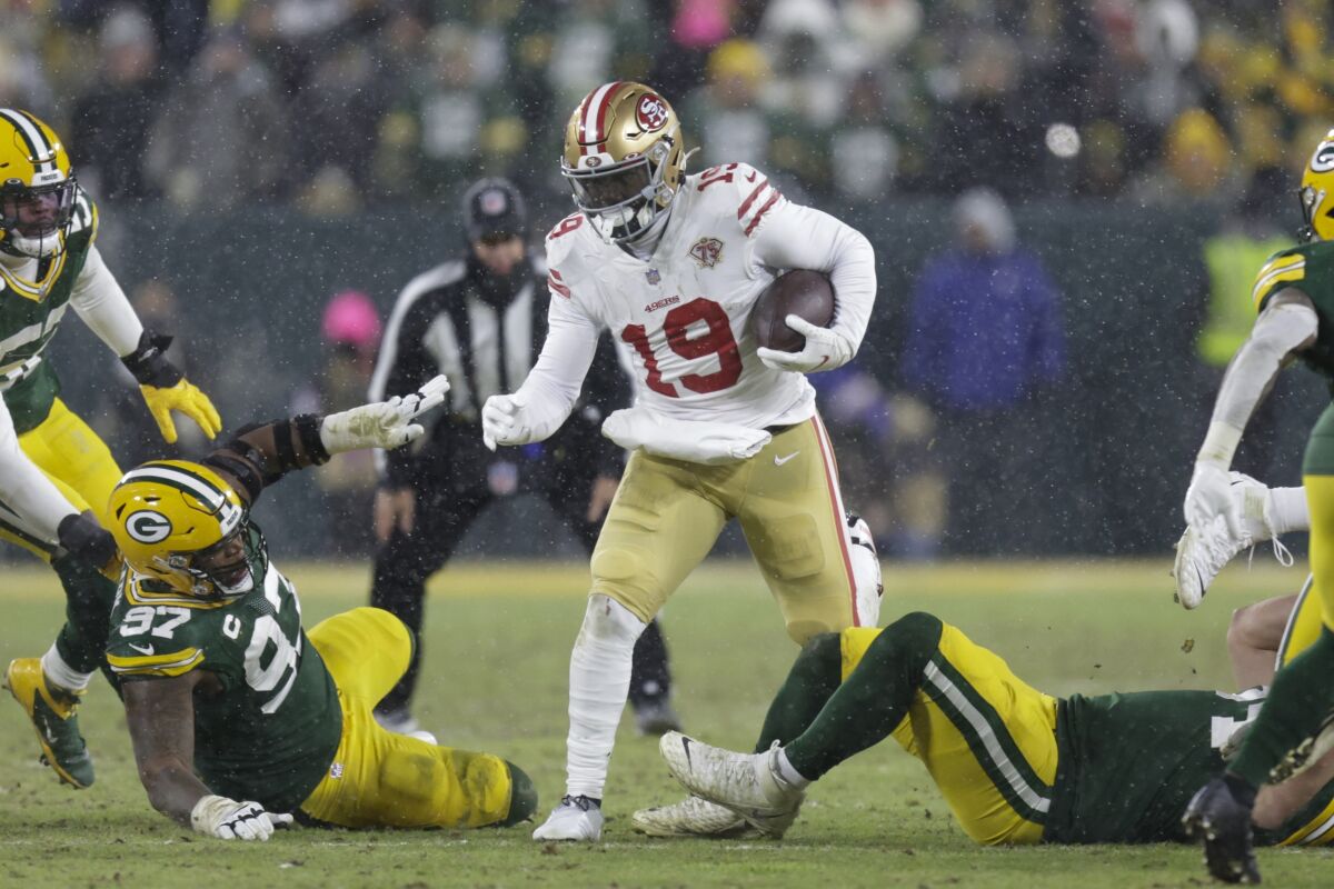 San Francisco 49ers' Deebo Samuel runs through the Packers defense.