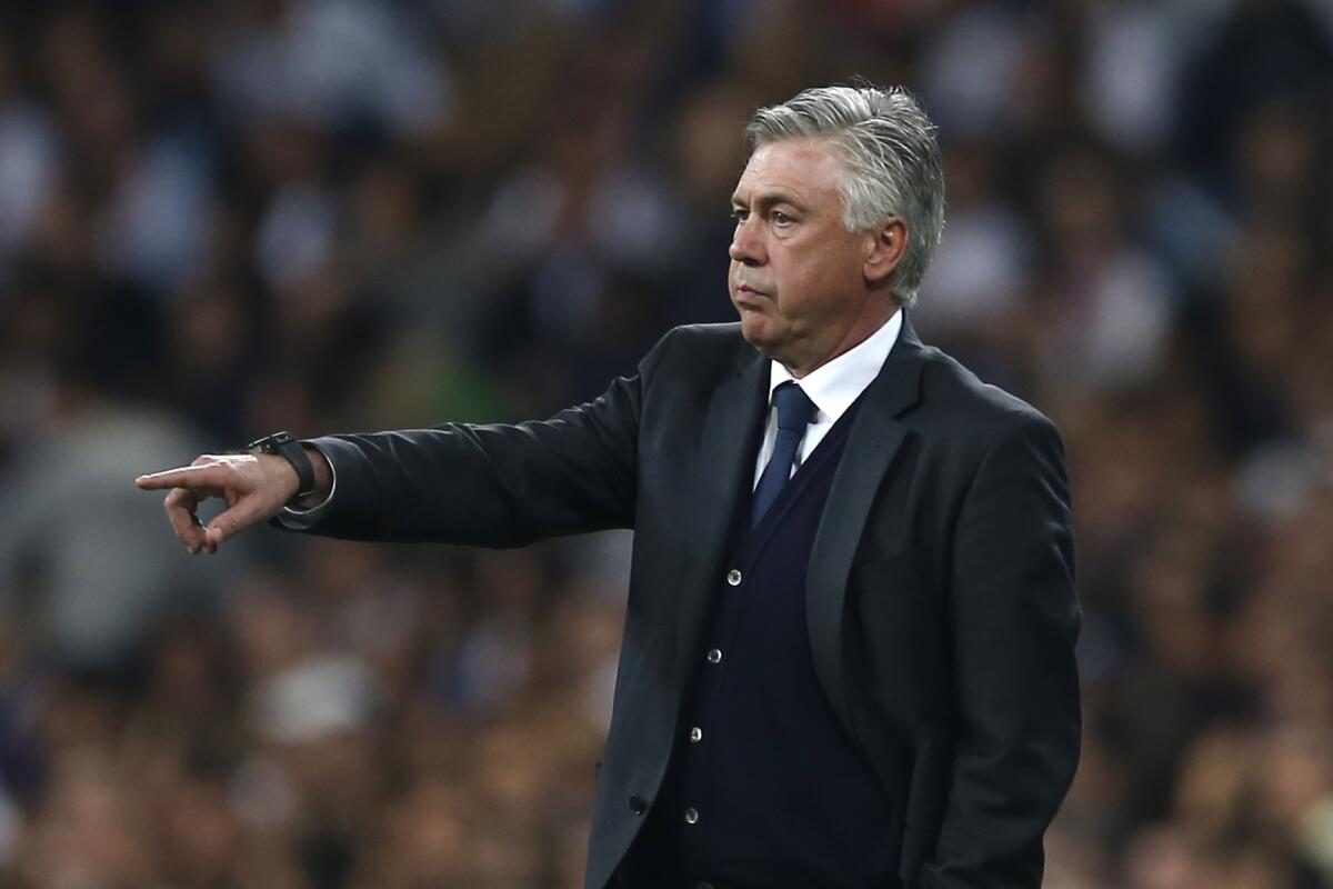 El entrenador del Real Madrid. Carlo Ancelotti,les pide a sus jugadores un máximo esfuerzo en el duelo ante Sevilla