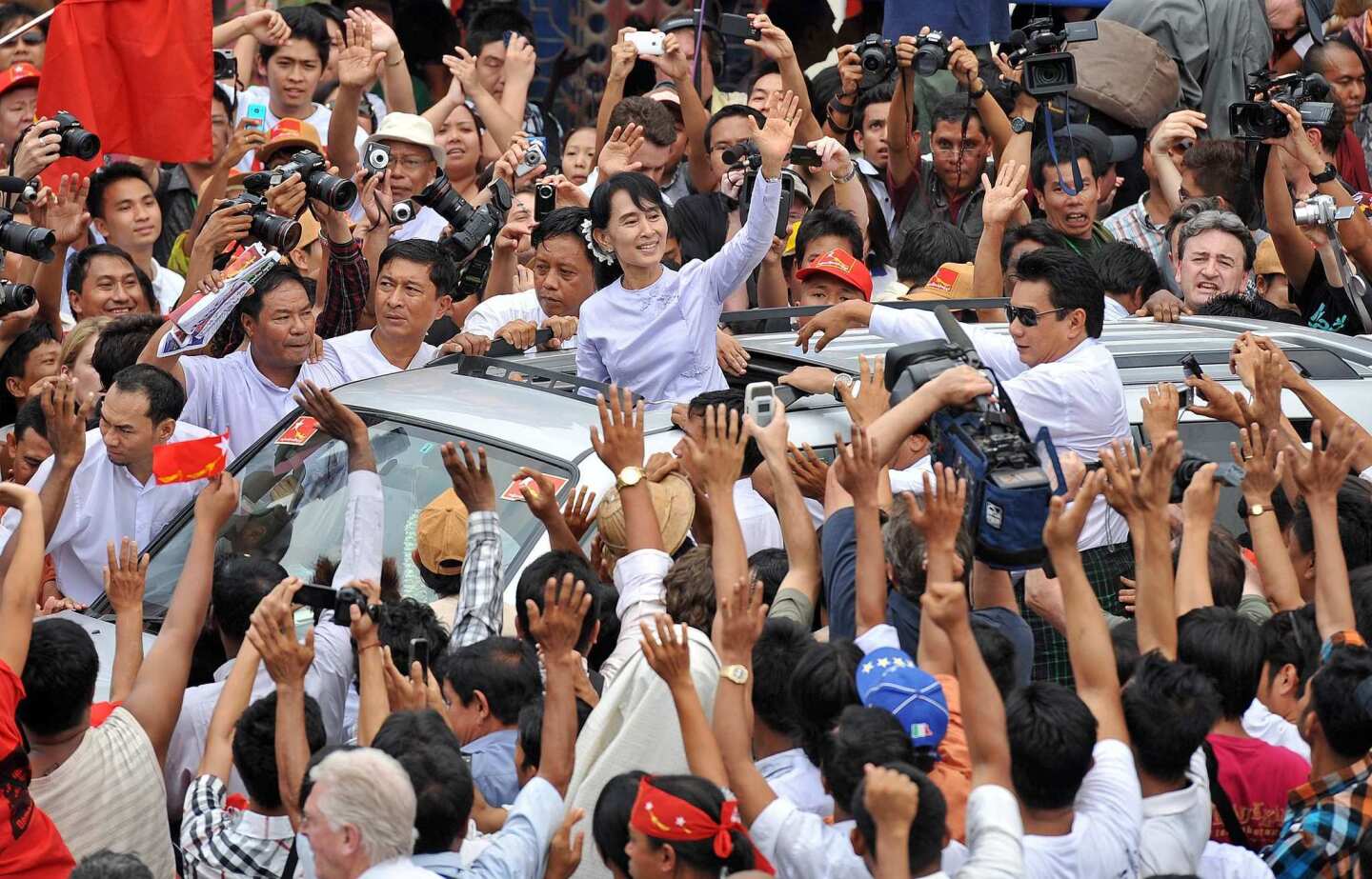 Aung San Suu Kyi's supporters gather in Yangon