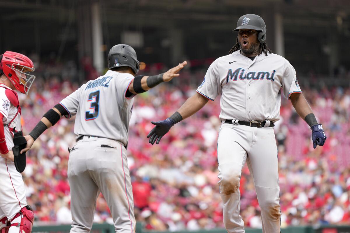 Bell homers from both sides of plate, De La Cruz's HR in 9th helps Marlins  rally past Reds 5-4 - The San Diego Union-Tribune