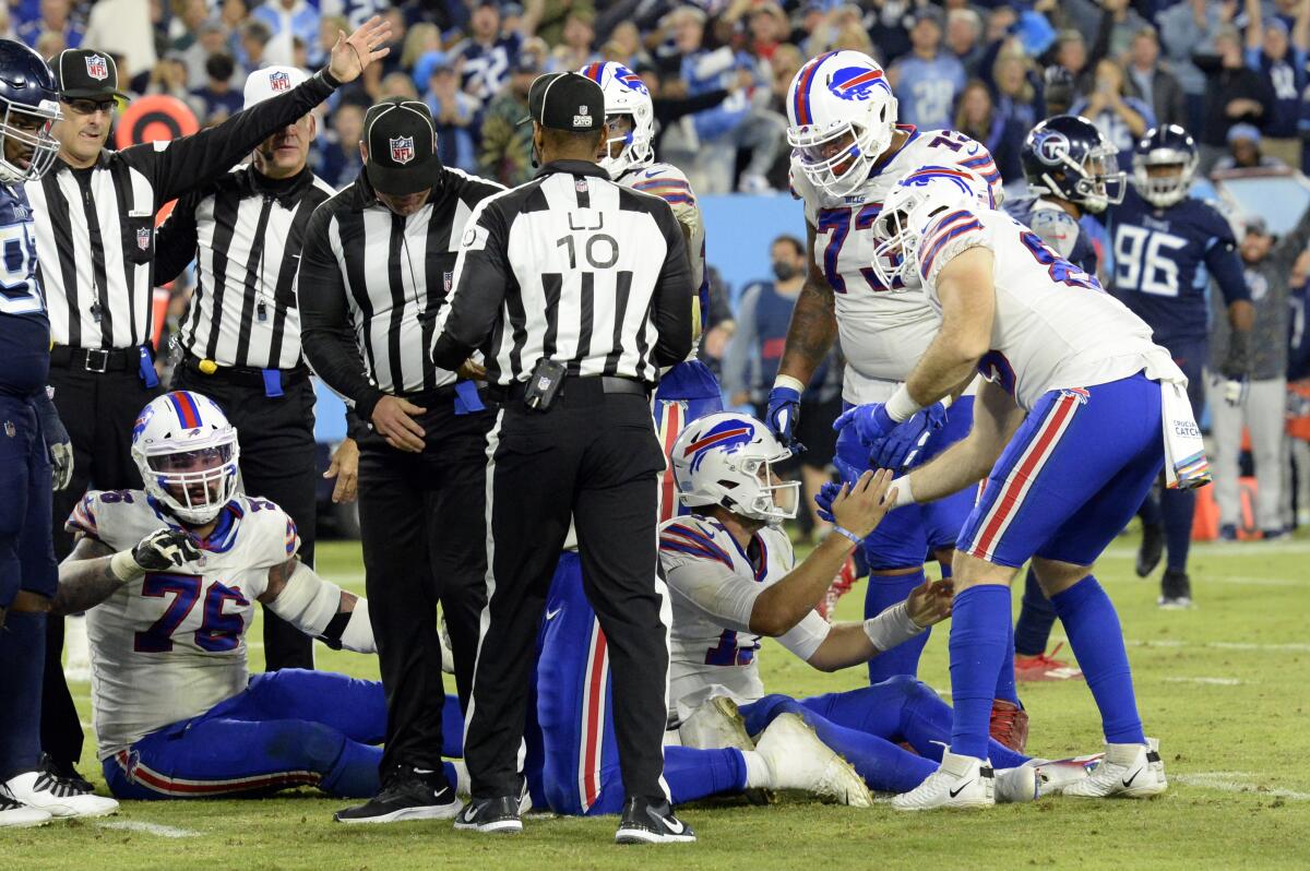 Titans stop Allen on 4th down, hang on to beat Bills 34-31 - The San Diego  Union-Tribune