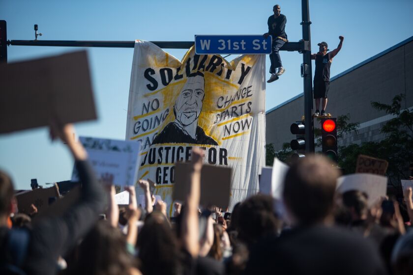 Protestors at W 31st and Nicollt Ave South in Minneapolis, Saturday May 30, 2020. (Jason Armond / Los Angeles Times)