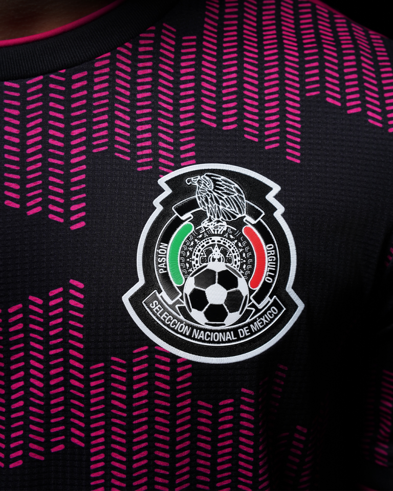 Por qué el uniforme de selección mexicana es color rosa? - Angeles Times