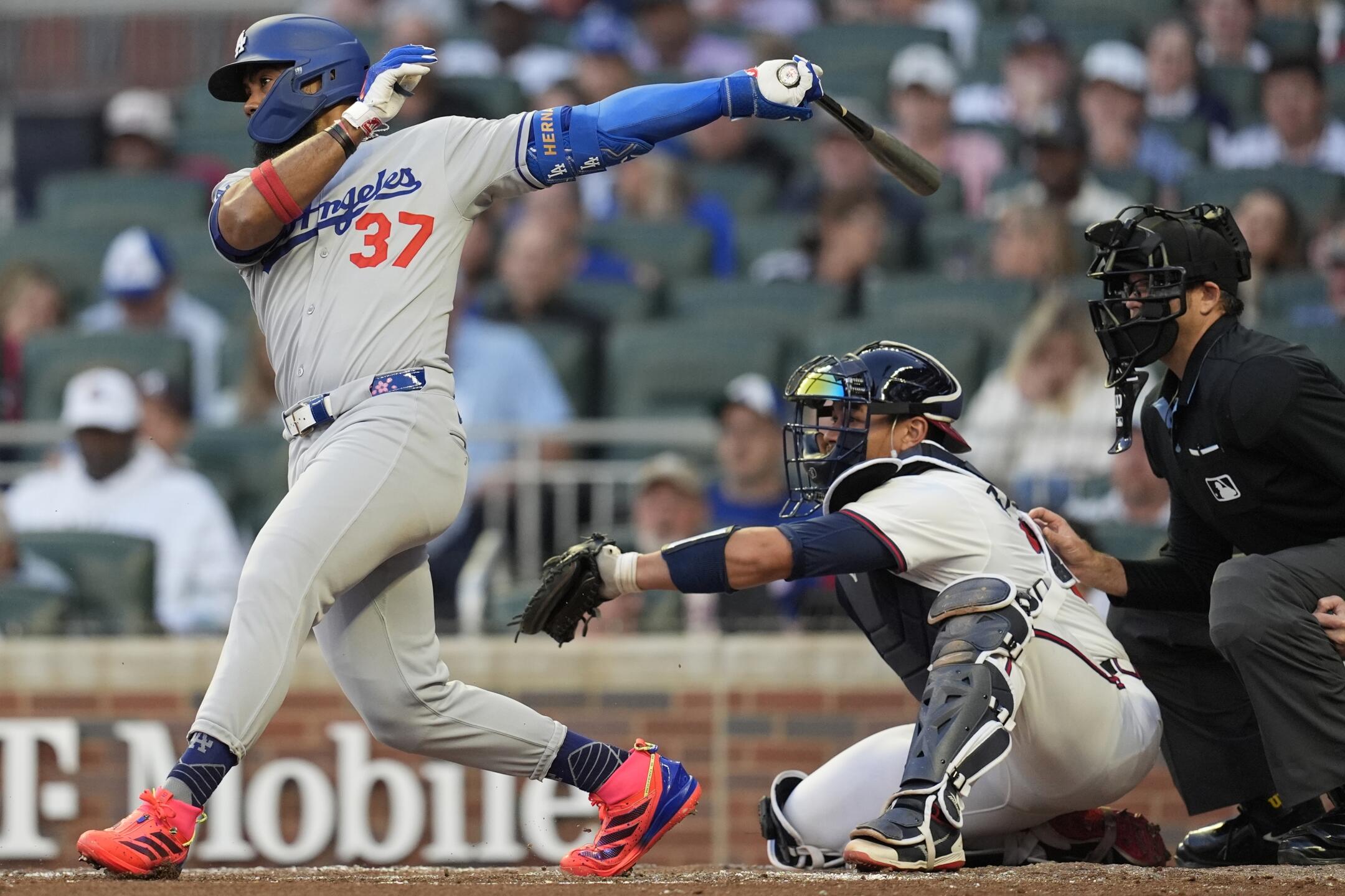 ?url=https%3A%2F%2Fcalifornia times brightspot.s3.amazonaws.com%2F63%2Fb2%2F9dbba3a847b69d2e6cea93e1c81c%2Fdodgers braves baseball 79535