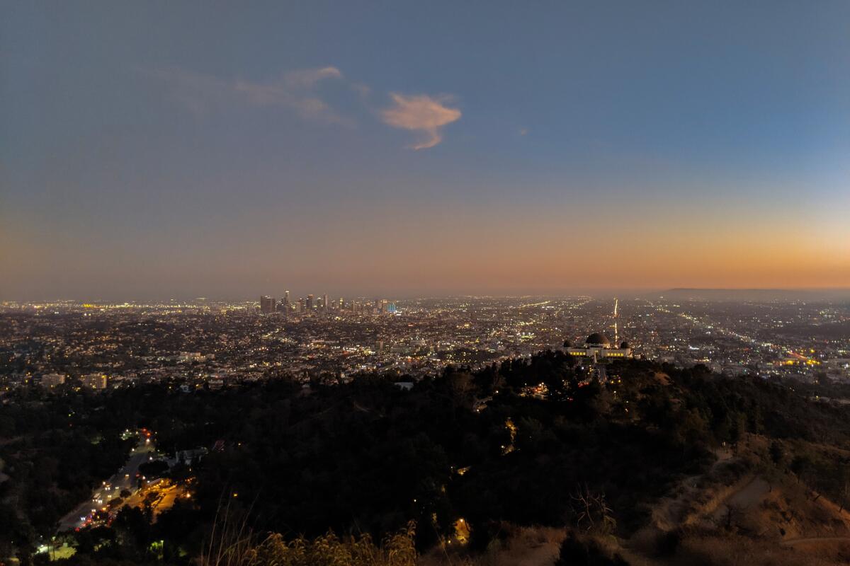 The night view of the city from Griffith Park .