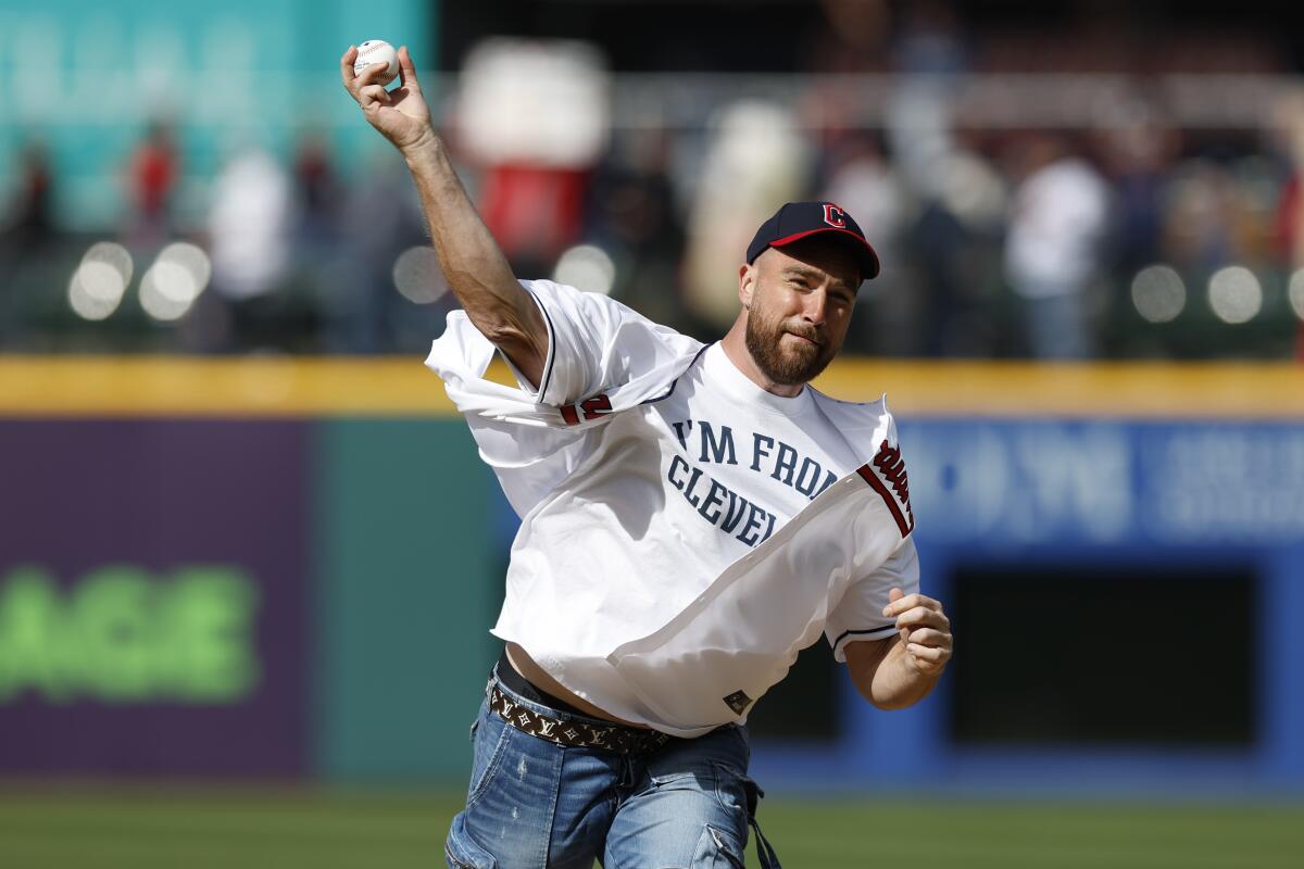 Super spike: Chiefs' Kelce bounces first pitch before opener - The