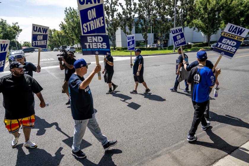 ONTARIO, CA - SEPTEMBER 22, 2023: United Auto Workers (UAW) expanded its strike against major automakers as workers picket outside the Stellantis Plant, a Chrysler corporate parts division, after walking out on the job 9AM Friday on September 22, 2023 in Ontario, California.(Gina Ferazzi / Los Angeles Times)