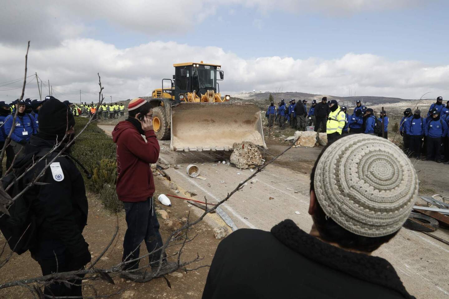 Israeli forces evacuate settlers from West Bank outpost of Amona