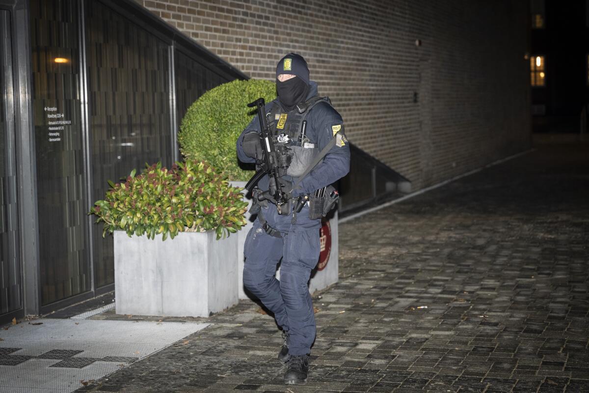 Un agente de policía danés está frente al tribunal de Frederiksburg para una audiencia