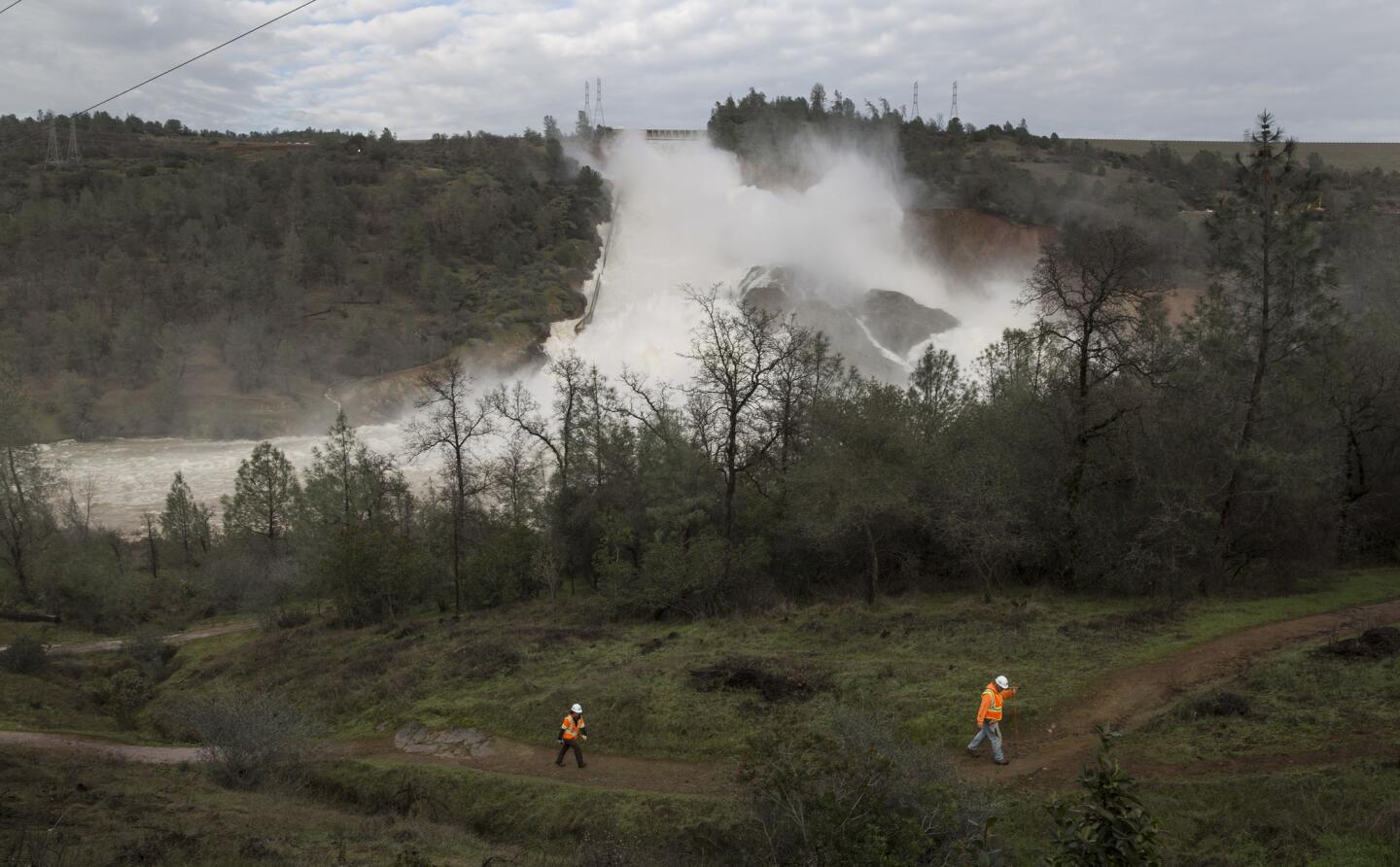 Major sinkhole on spillway at Lake Oroville