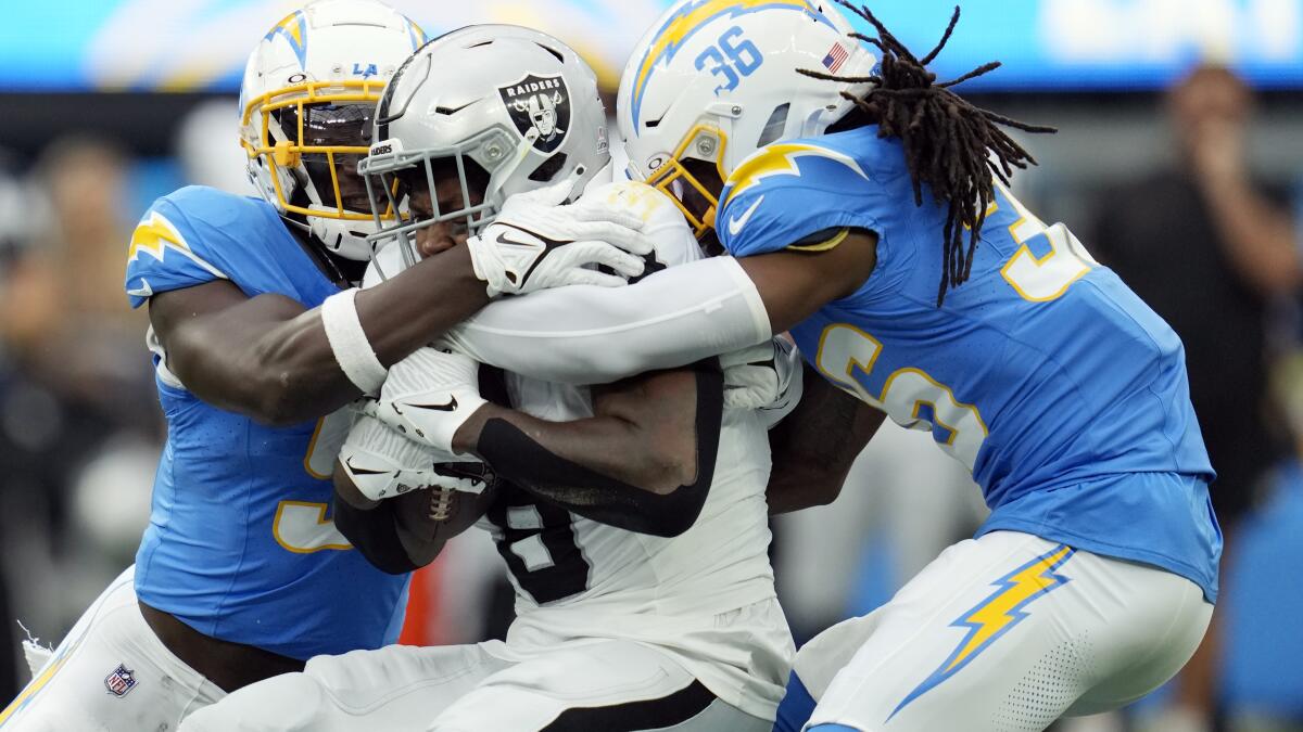 Asante Samuel Jr. pick helps Chargers hold on to beat Raiders