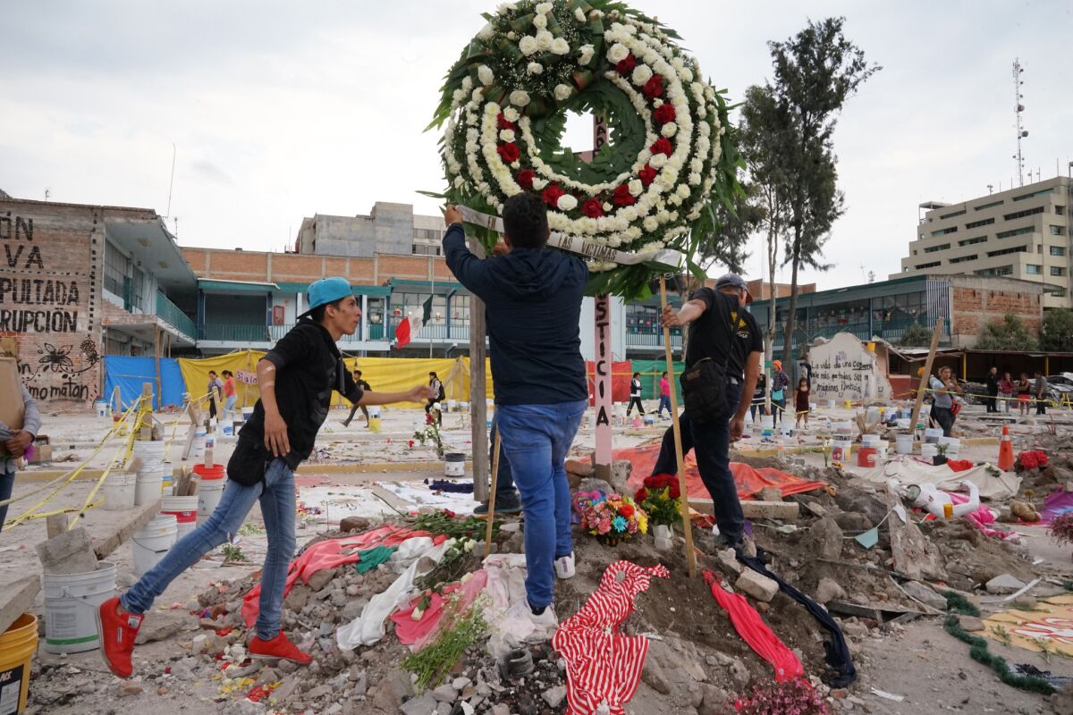 Neighbors, some in shock, volunteers, rescuers, activists and others visited the site of the Chimalpopoca Street factory on Sept. 24, 2017, to pay homage to the dead.