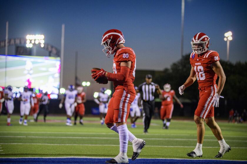 Duncanville, TX - August 27: Mater Dei Monarchs wide receiver Jack Ressler (88) catches a pass for a touchdown against the Duncanville Panthers during the game in Panther Stadium on Friday, Aug. 27, 2021 in Duncanville, TX. (Jerome Miron / For the LA Times)