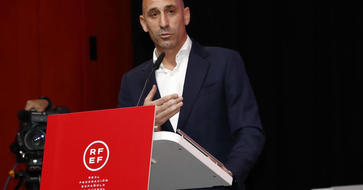 La Federación Española de Fútbol pide a la UEFA que le detenga en un aparente intento de proteger a Rubiales